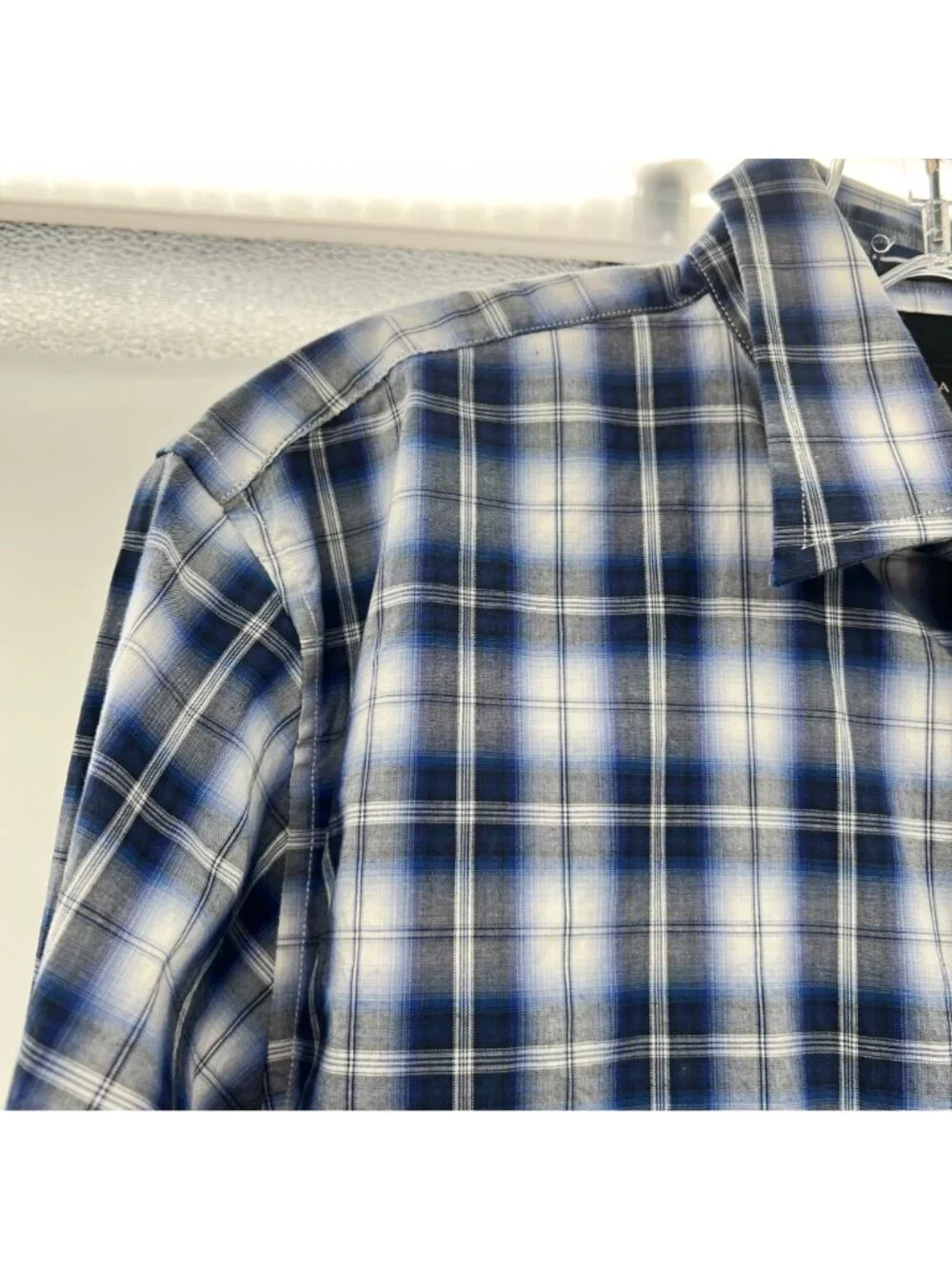 Banana Republic Men's Plaid Button Up Shirt Blue/White Size Medium